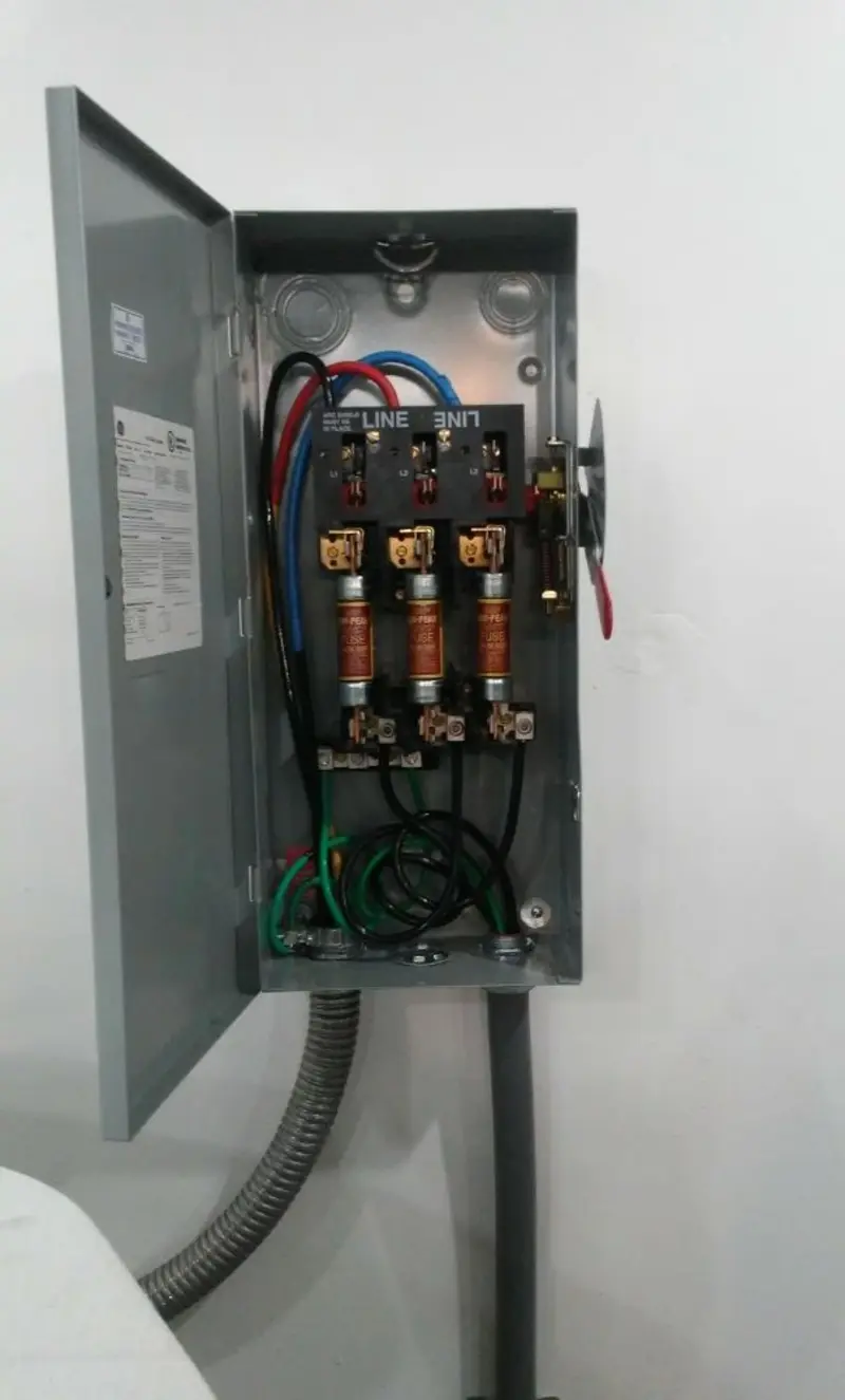 Three-phase disconnect switch installed for Electrical Wiring & Rewiring in Oregon